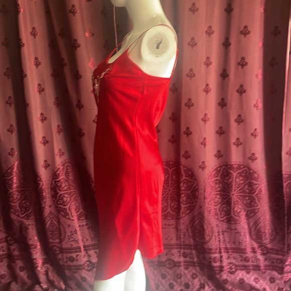 3/$20 Red Floral Embroidery Satin Slip Midi Dress Size Medium - Picture 5 of 7